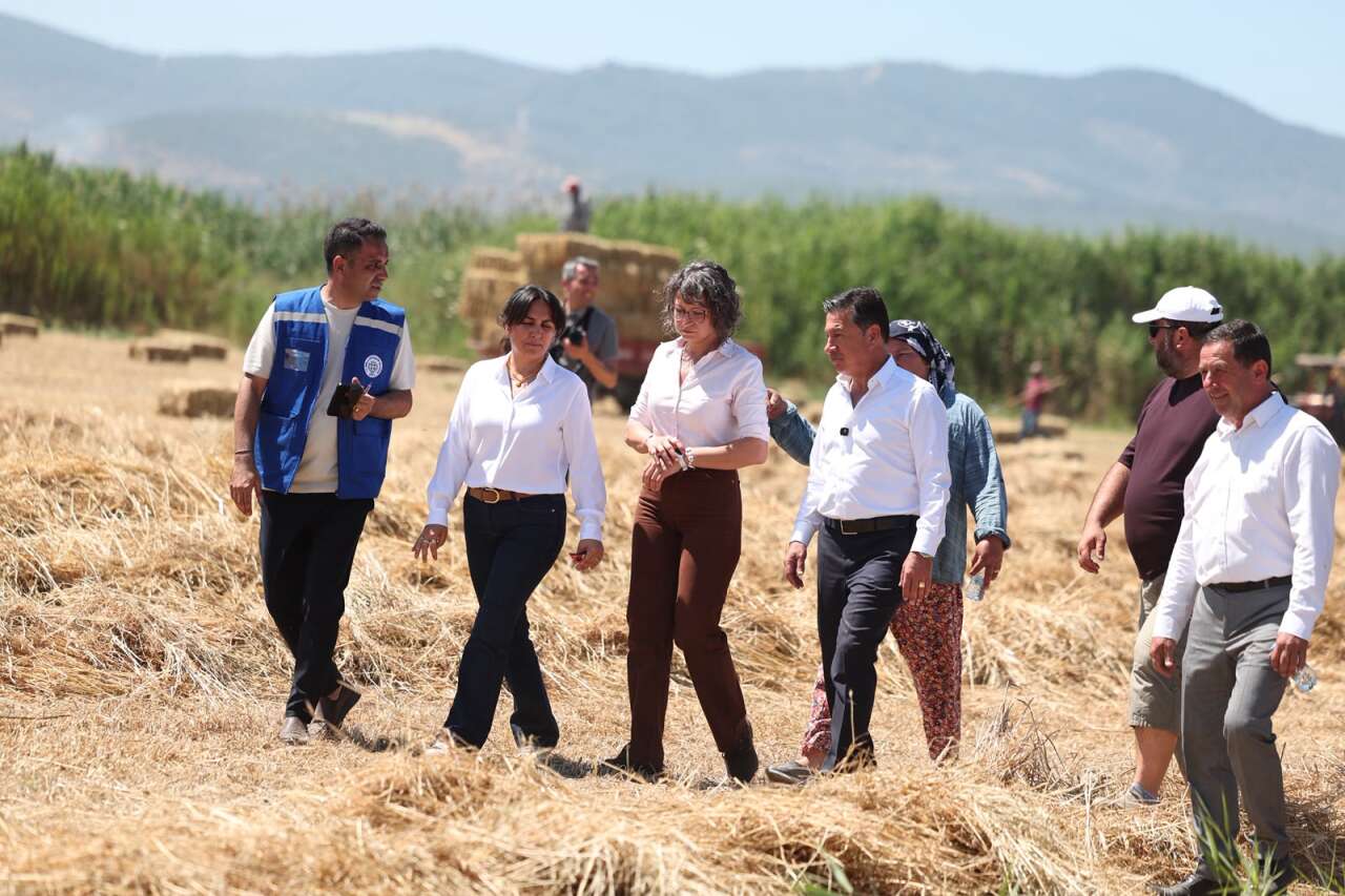 Ekinanbarı’nda Üreticiye Çifte Destek: Başkan Aras: “Halkın Olanı Yeniden Halkla Buluşturuyoruz” 3